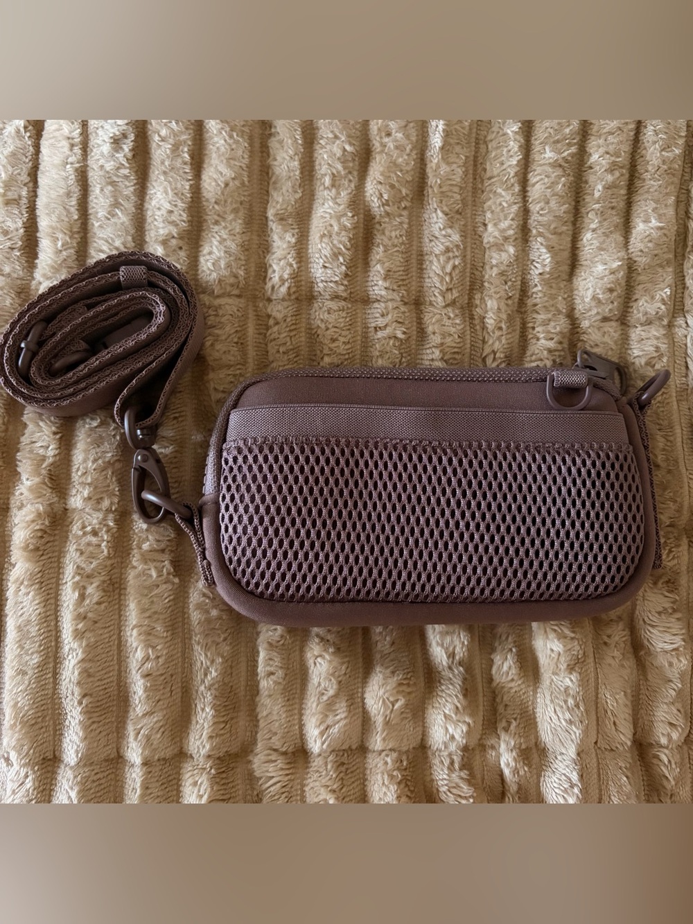 Dagne Dover Mauve Crossbody Pouch with Adjustable Strap - Picture 4 of 13